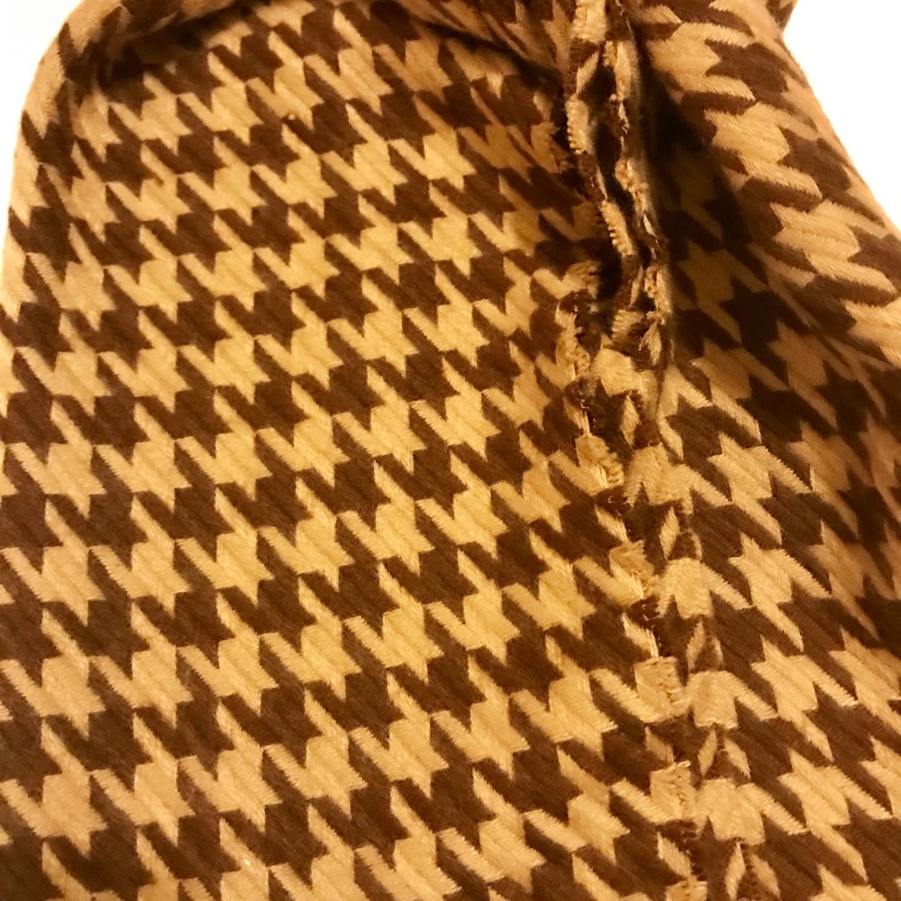 Brown & tan houndstooth scarf - Picture 2 of 3